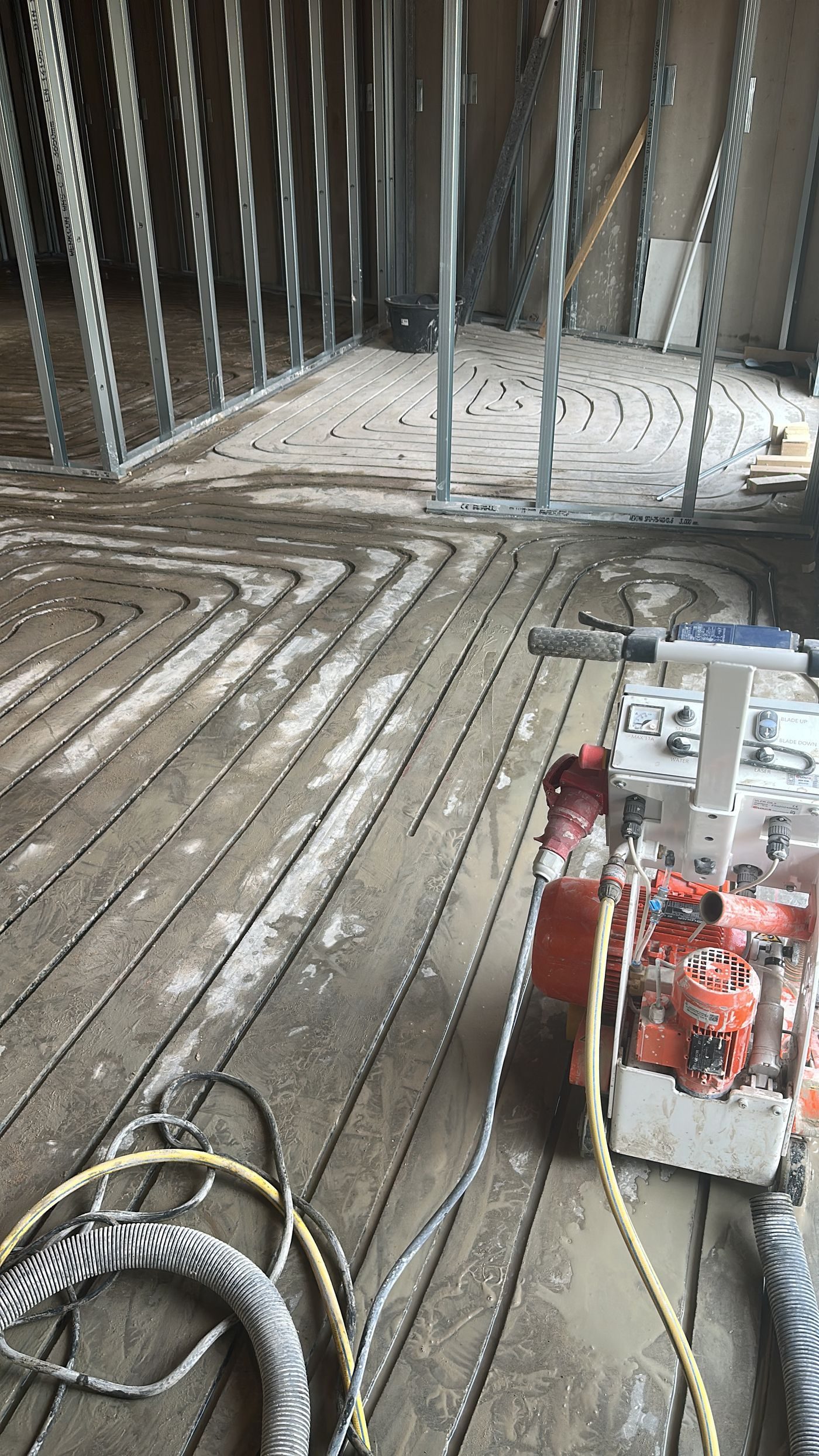 Vloerverwarming infrezen in beton