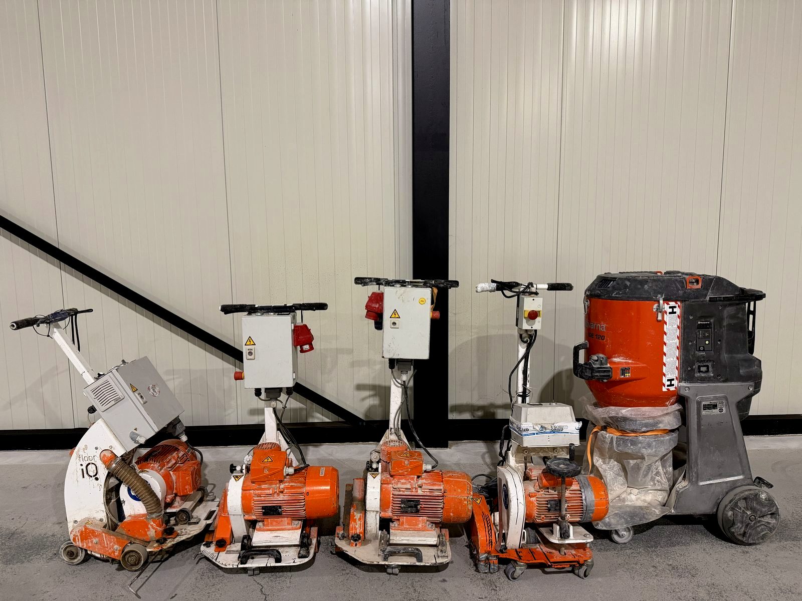Ons machinepark — meerdere professionele freesmachines voor vloerverwarming